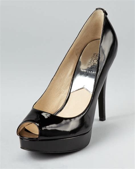 michael kors plateau peeptoes schwarz lack|Amazon.com: Michael Kors Peep Toe.